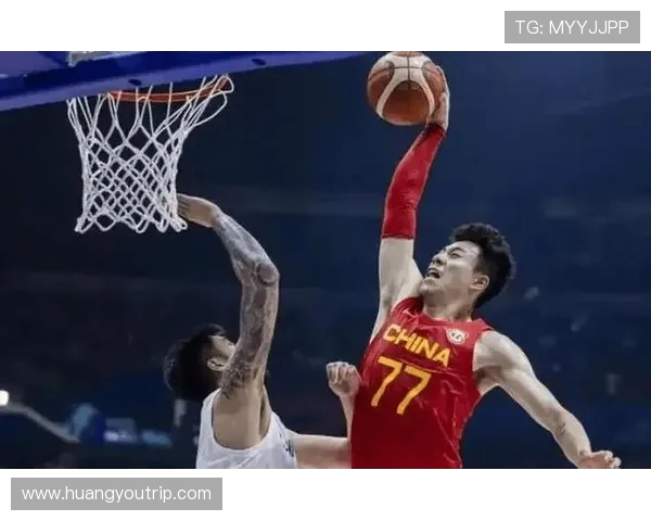 张镇麟上海热身赛持球杀入篮下腾空隔扣未果场面依旧震撼全场 张镇麟上海热身赛持球杀入篮下腾空隔扣未果场面依旧震撼全场